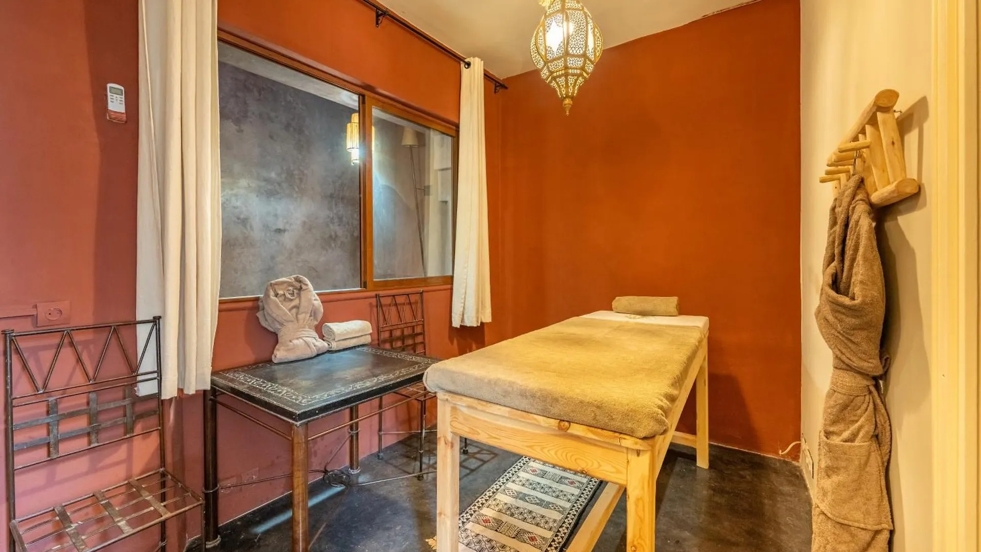 Riad Sabbar Private 4-Bedroom Riad With Heated Pool, Free Wifi & Breakfast Marrakesh